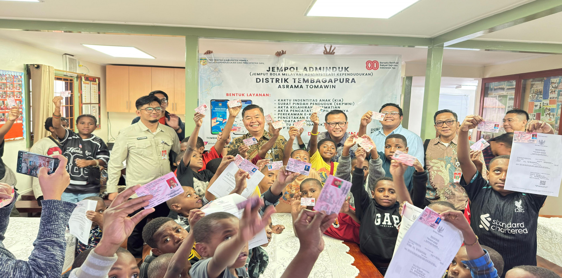 Kunjungan Drijen Dukcapil saat pelayanan jempol adminduk di asrama tomawin, tembagapura
